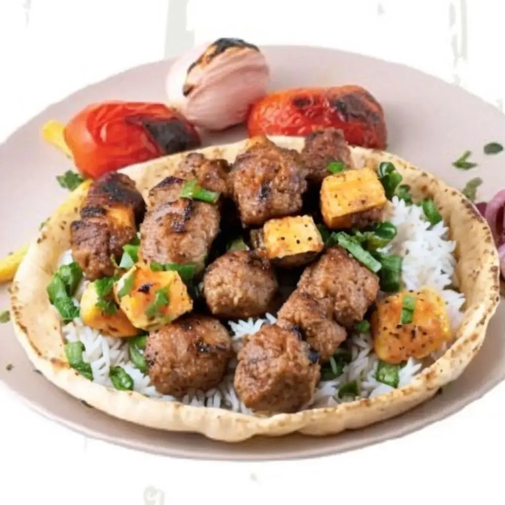 نفر مشويات مشكل كباب مع أرز
